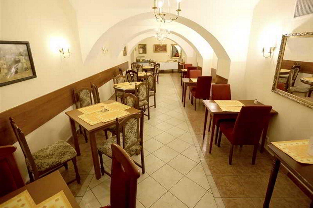 Hotel Donatello Praha Bagian luar foto