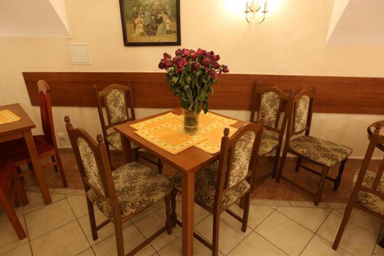 Hotel Donatello Praha Bagian luar foto