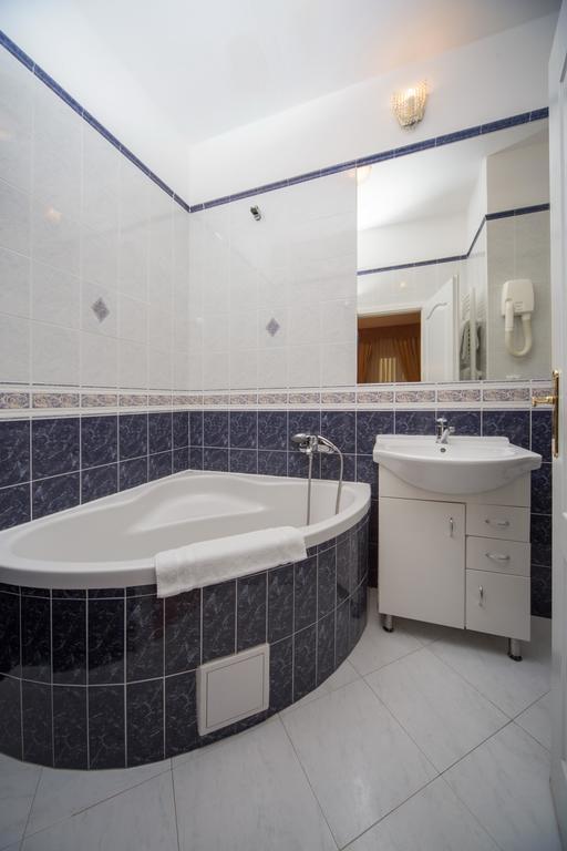 Hotel Donatello Praha Bagian luar foto