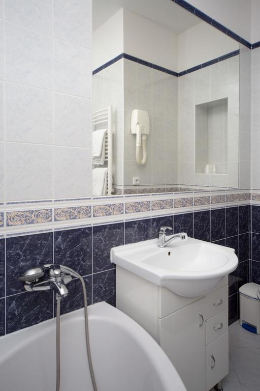 Hotel Donatello Praha Bagian luar foto