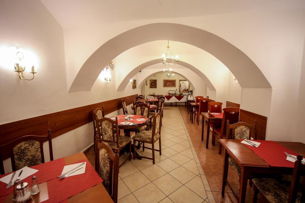 Hotel Donatello Praha Bagian luar foto