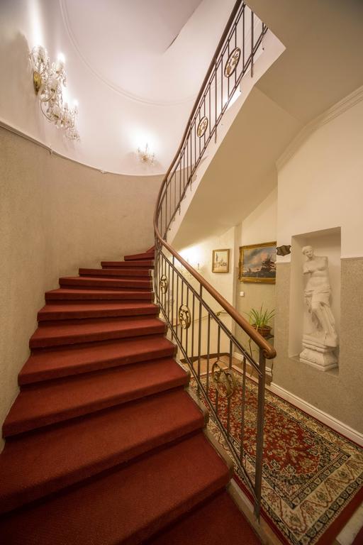 Hotel Donatello Praha Bagian luar foto