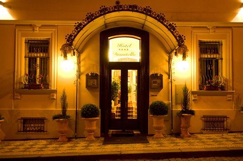 Hotel Donatello Praha Bagian luar foto
