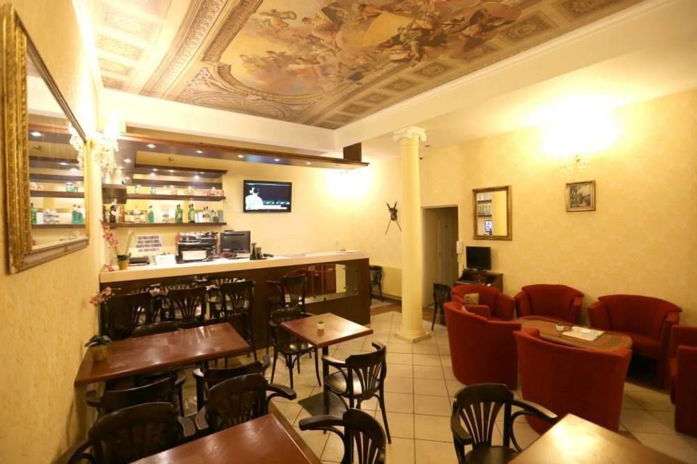 Hotel Donatello Praha Bagian luar foto