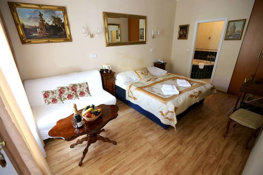 Hotel Donatello Praha Bagian luar foto