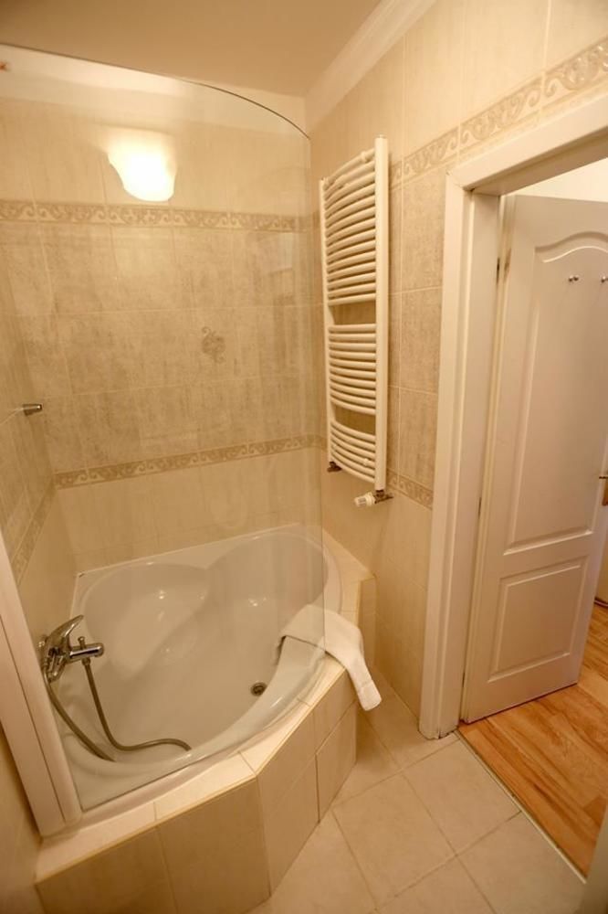 Hotel Donatello Praha Bagian luar foto
