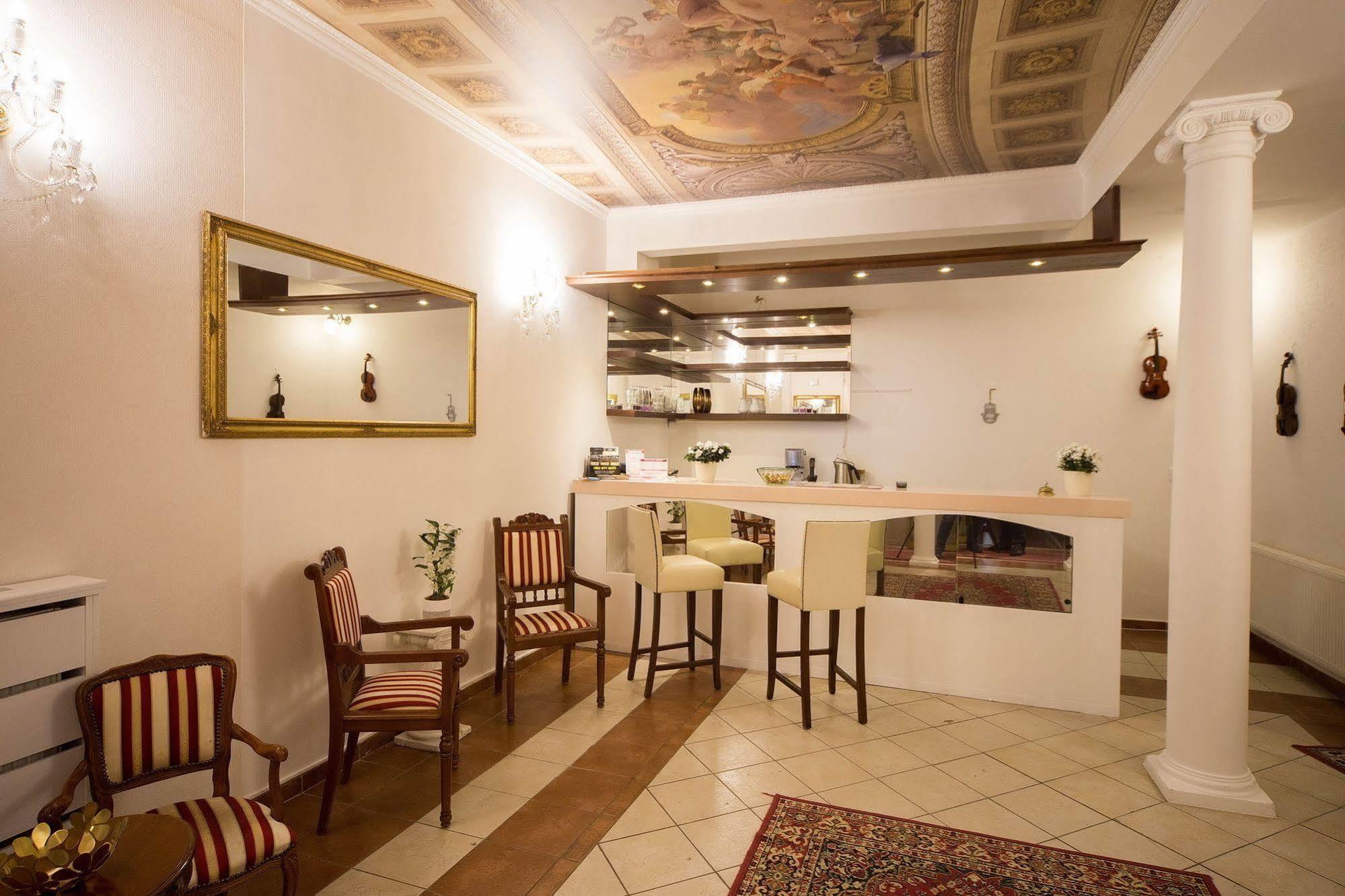 Hotel Donatello Praha Bagian luar foto