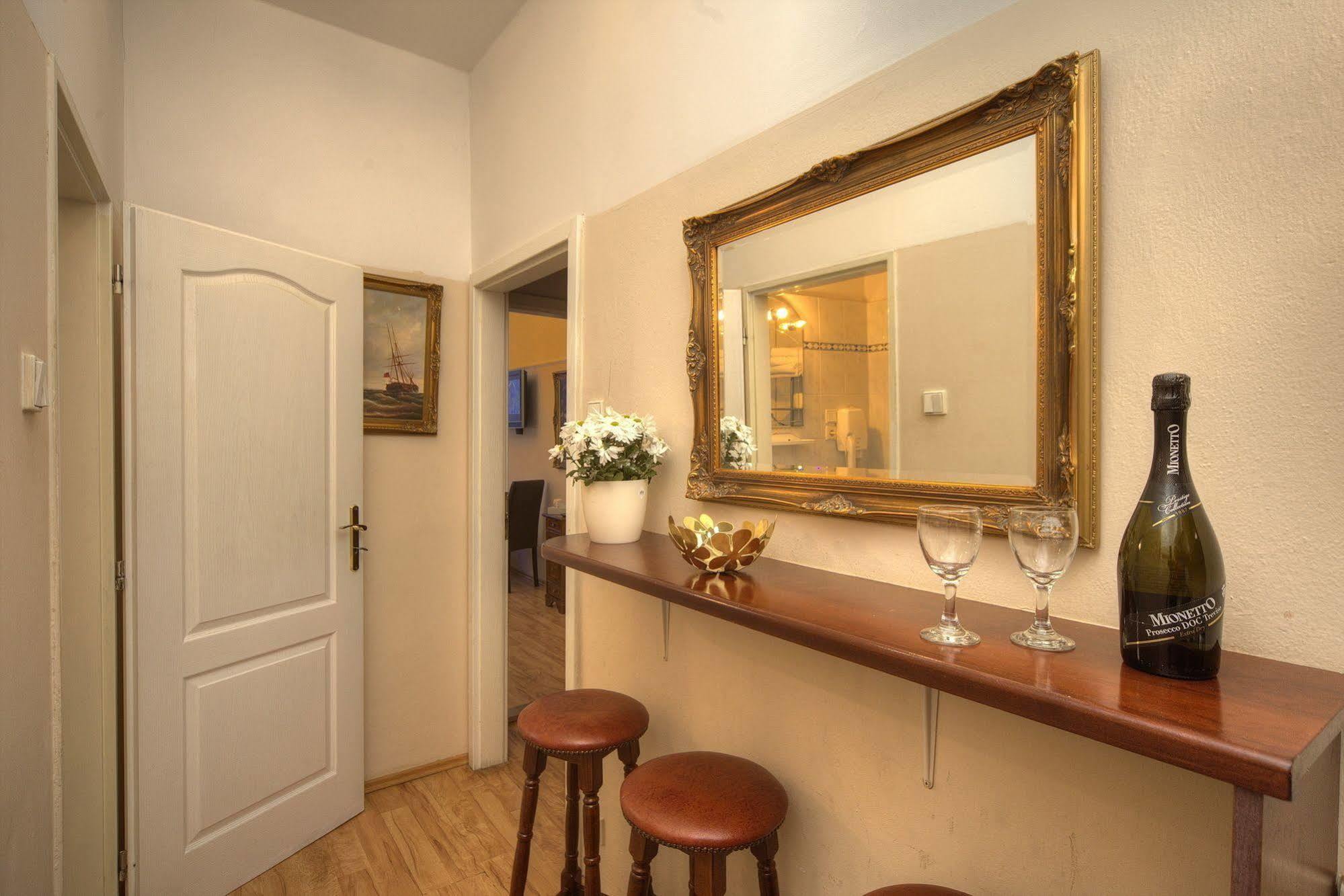Hotel Donatello Praha Bagian luar foto