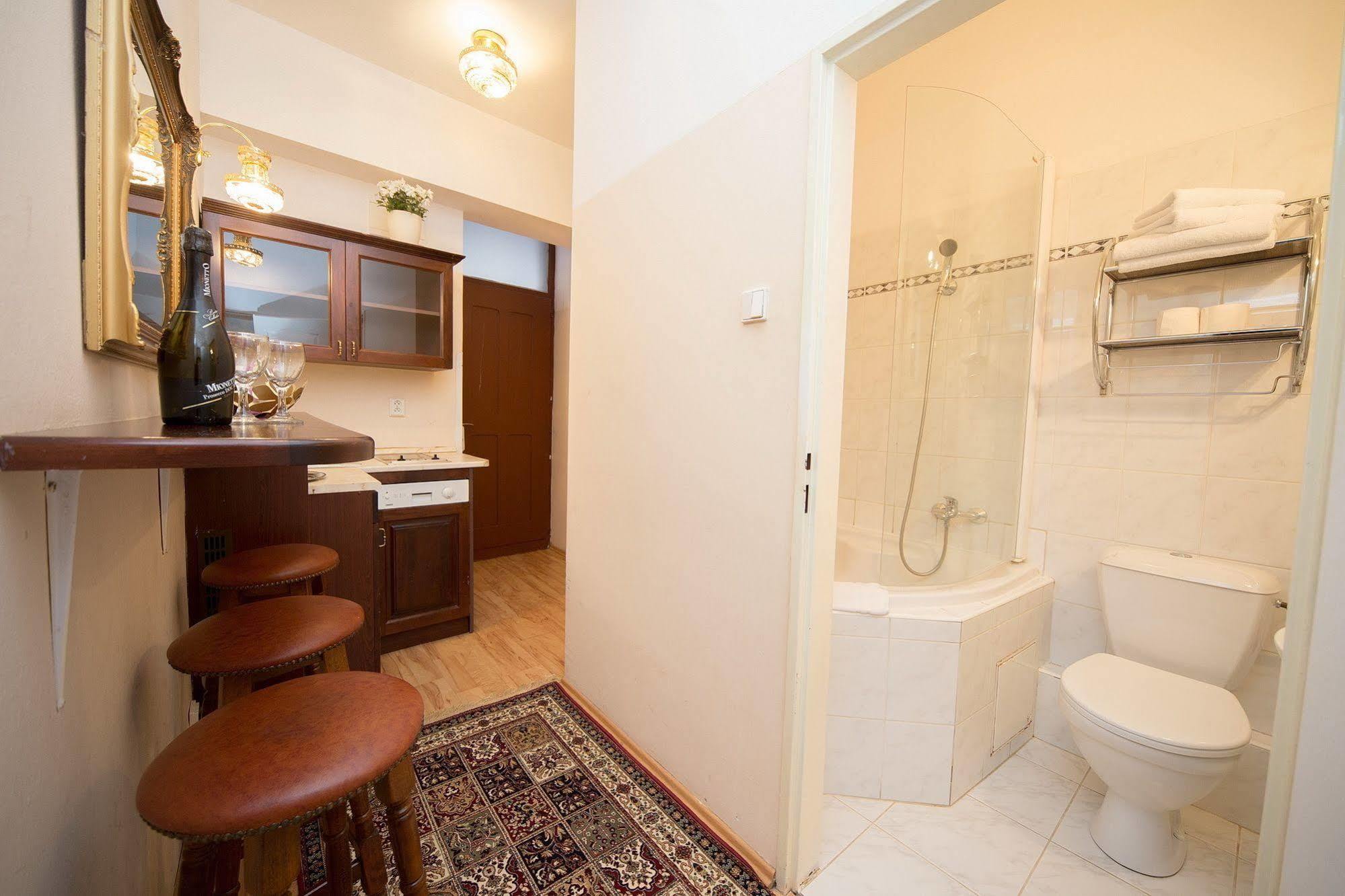 Hotel Donatello Praha Bagian luar foto