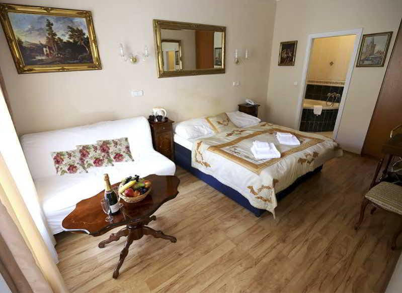 Hotel Donatello Praha Bagian luar foto