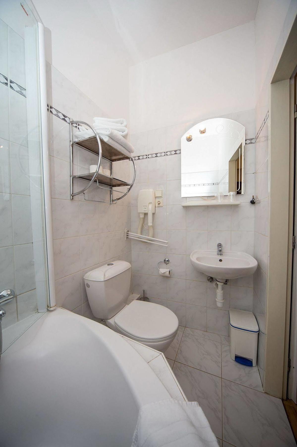 Hotel Donatello Praha Bagian luar foto