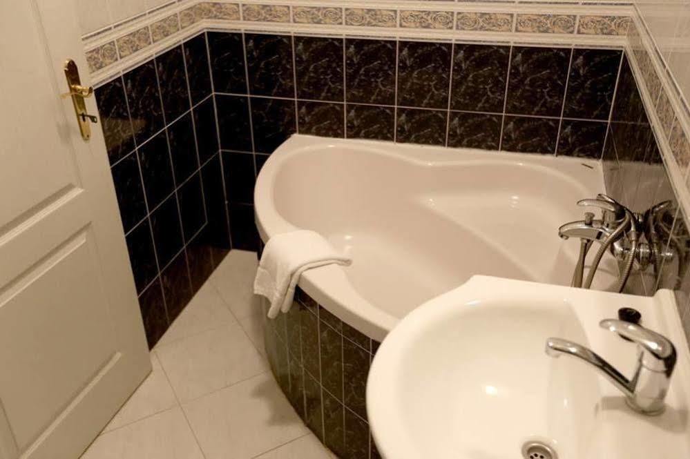 Hotel Donatello Praha Bagian luar foto