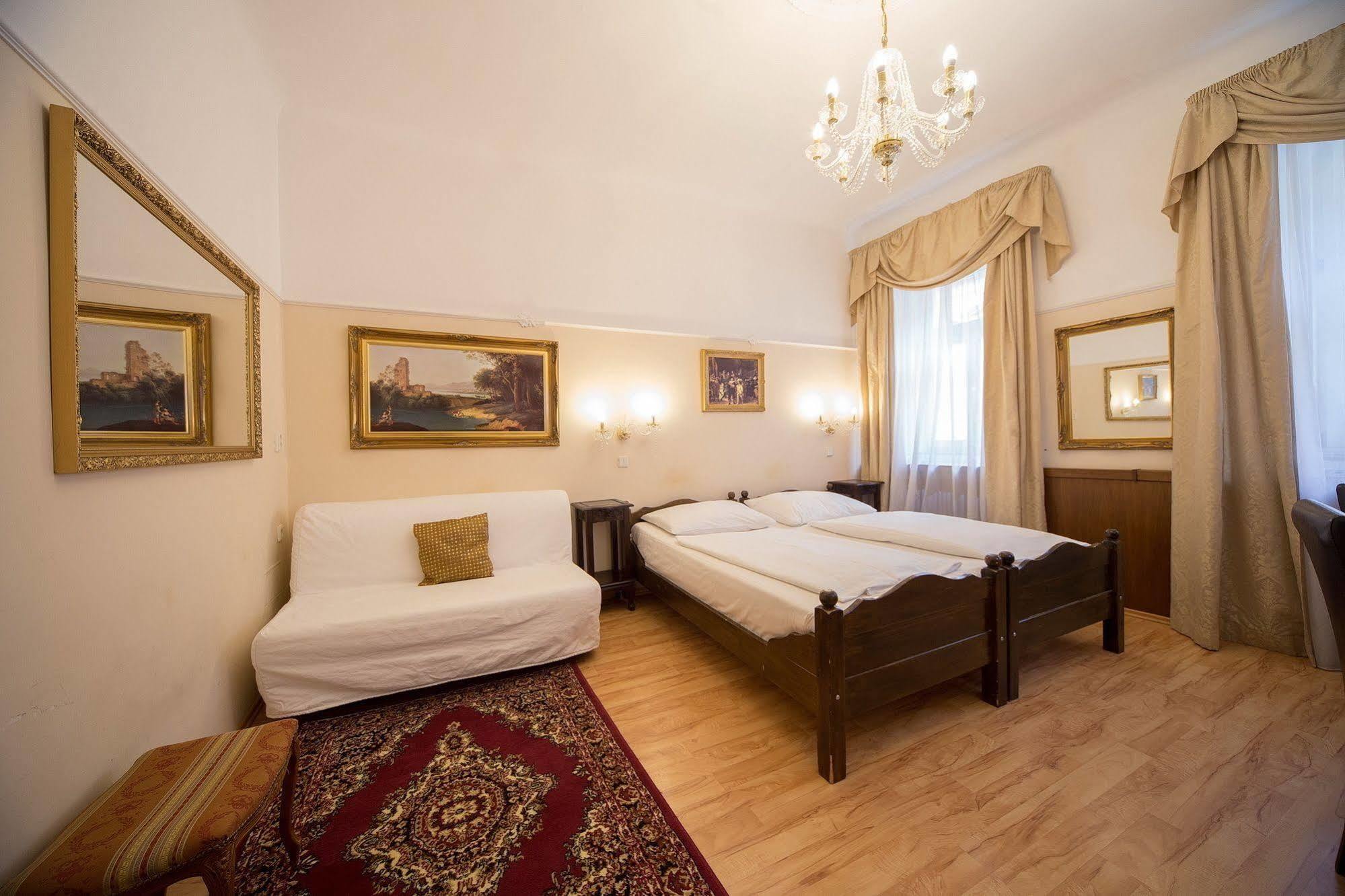 Hotel Donatello Praha Bagian luar foto