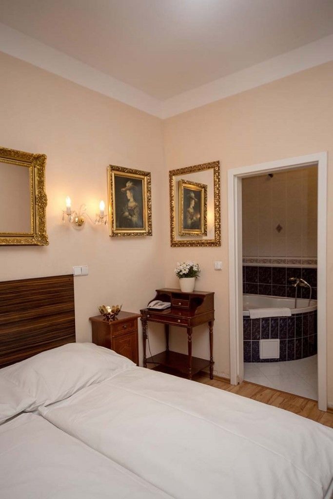 Hotel Donatello Praha Bagian luar foto